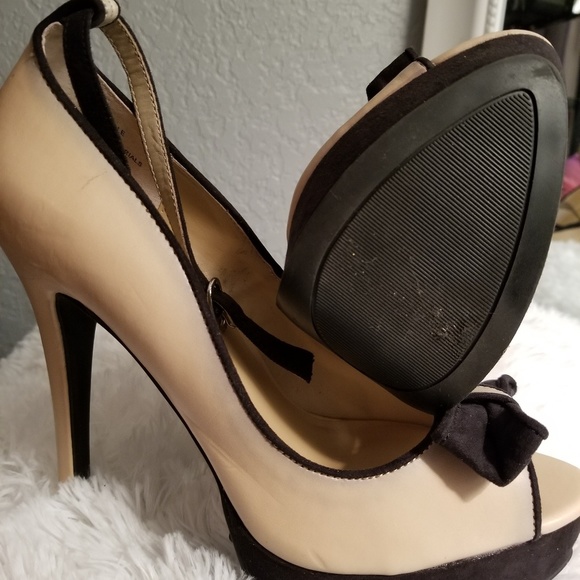 Classy Heels - Picture 3 of 3